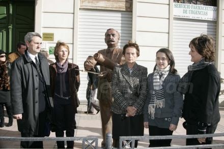 Parte importante de la familia de Enrique Nieto ha asistido emocionada al homenaje que Mel...